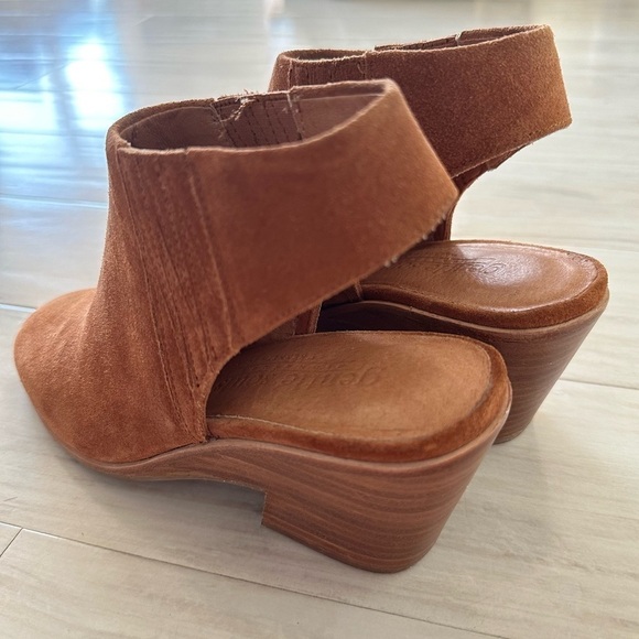 Eileen Fisher Caramel Suede Marlie Slingback Heels - Picture 3 of 7